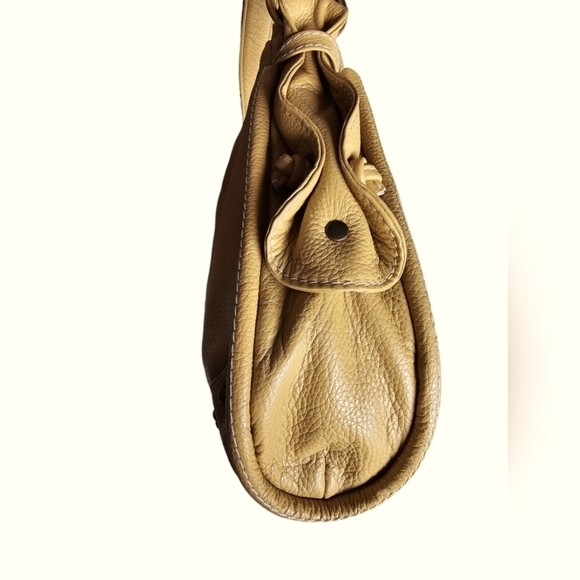 LORENZO BANFI beautiful hobo bag in a soft leather cream color with studs. New. - Picture 2 of 7